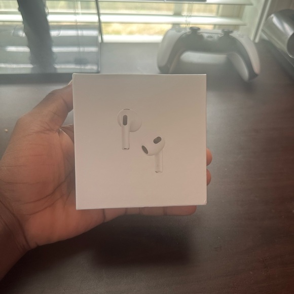 AirPod 3 Generation - Picture 1 of 5